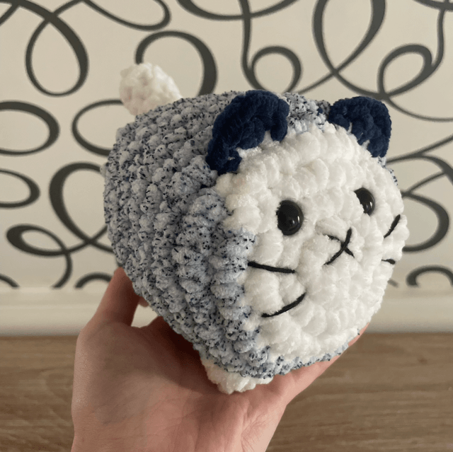 Chat boule bleu