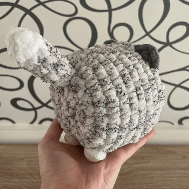Chat boule gris