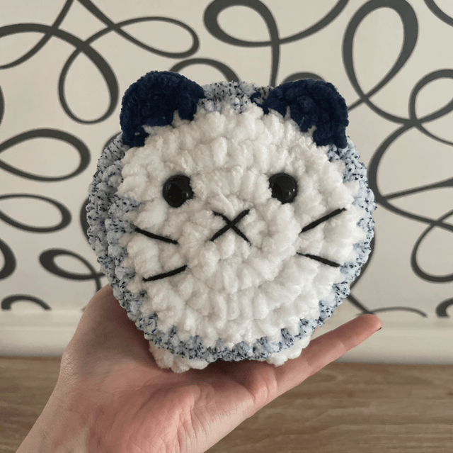 Chat boule bleu