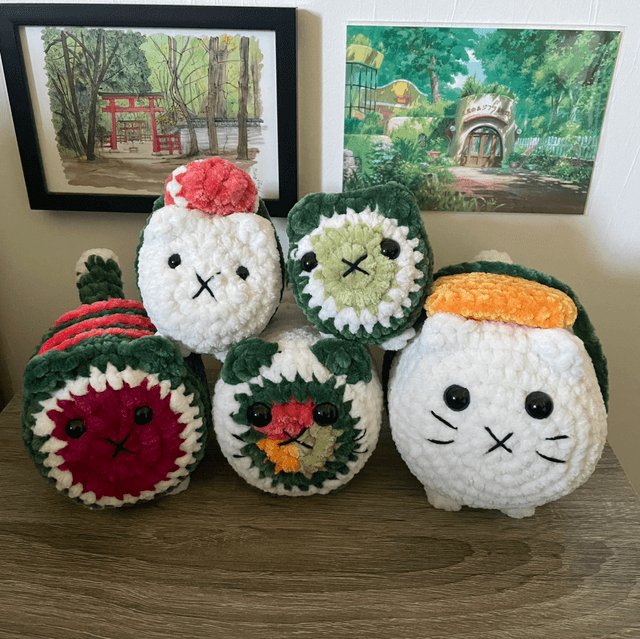 Lot chats sushi